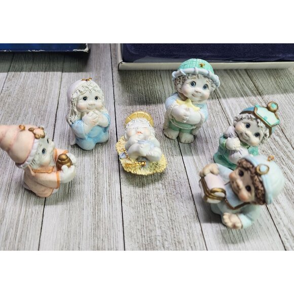 Vtg Dreamsicles Nativity Ornaments Collection Porcelain Christmas Cast with Box - Picture 2 of 5